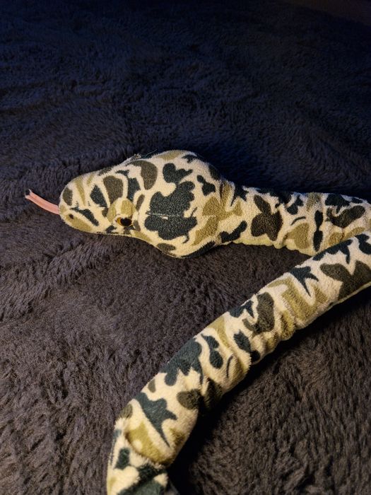 sarpe de plus jucarie