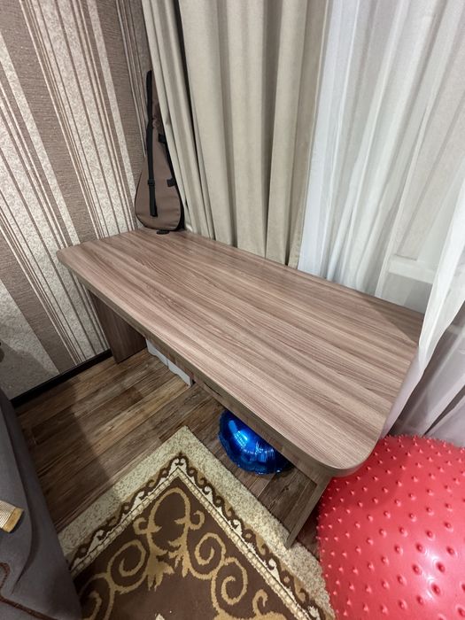 Продам стол компьютерный