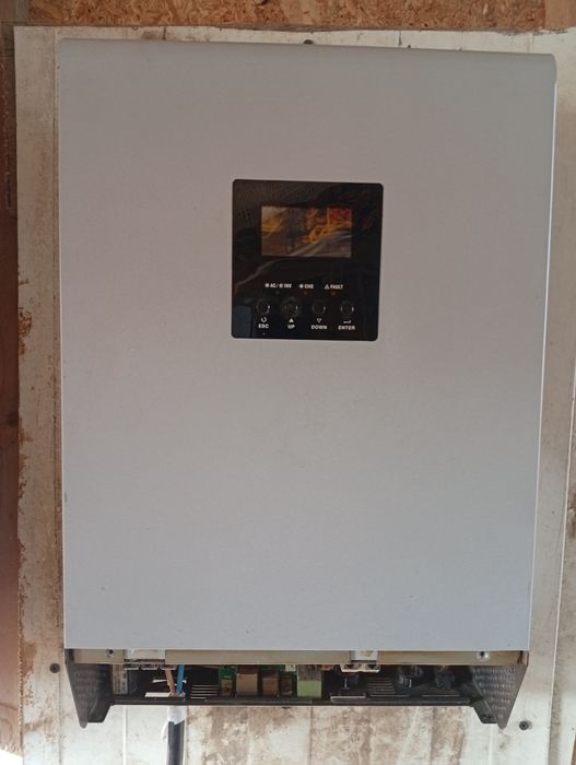 baterii si invertor fotovoltaice