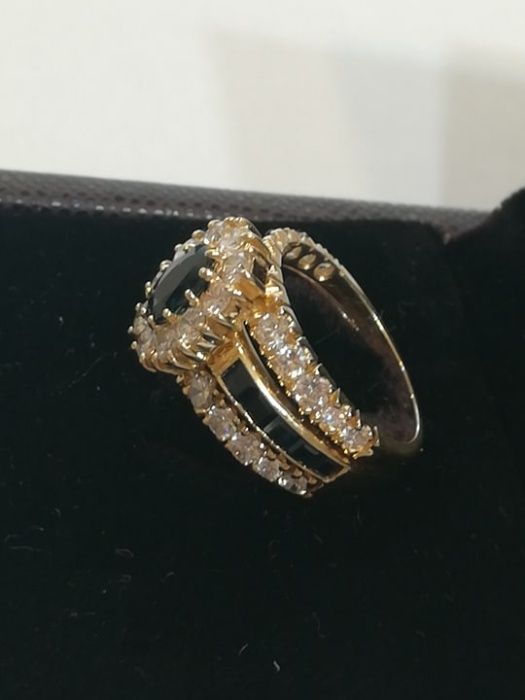 Продавам златен пръстен със сапфири и диаманти