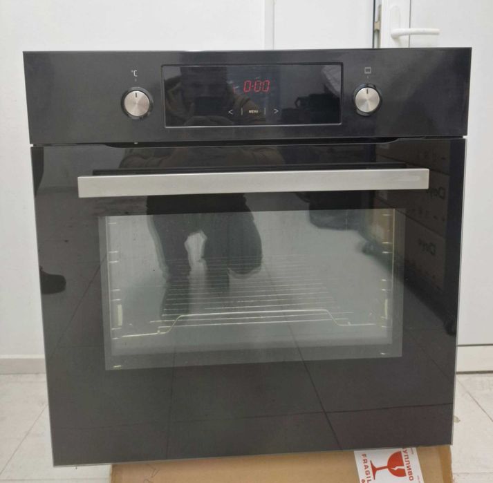 Фурна за вграждане Amica BOC5542S – перфектно състояние!