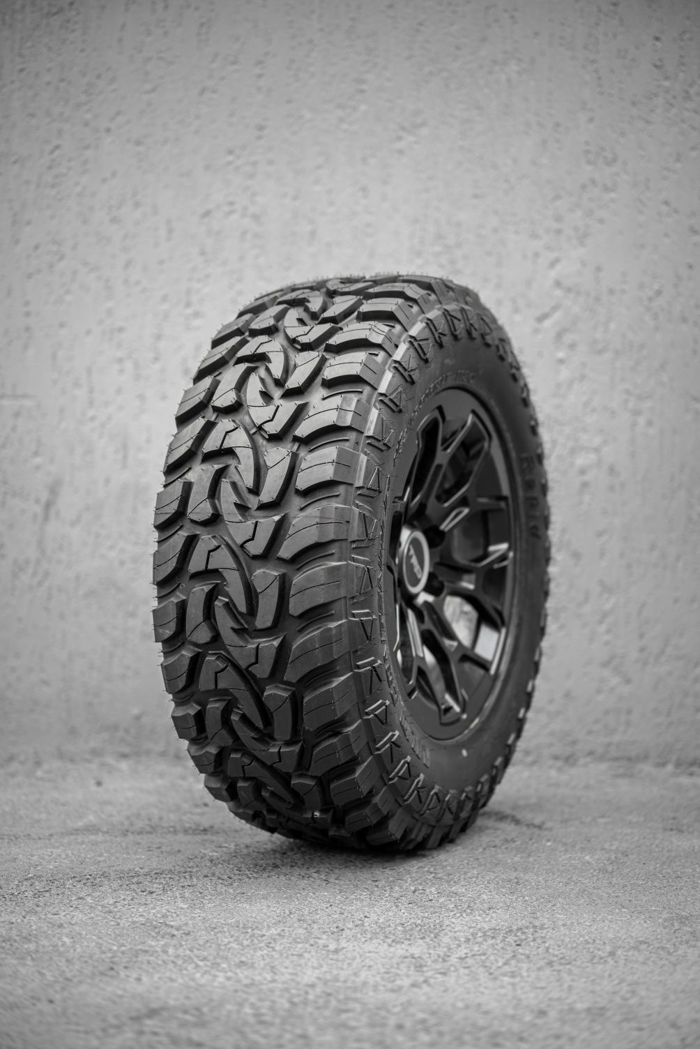 285/55R20 122/119Q Three-A LT Mud Contender M/T