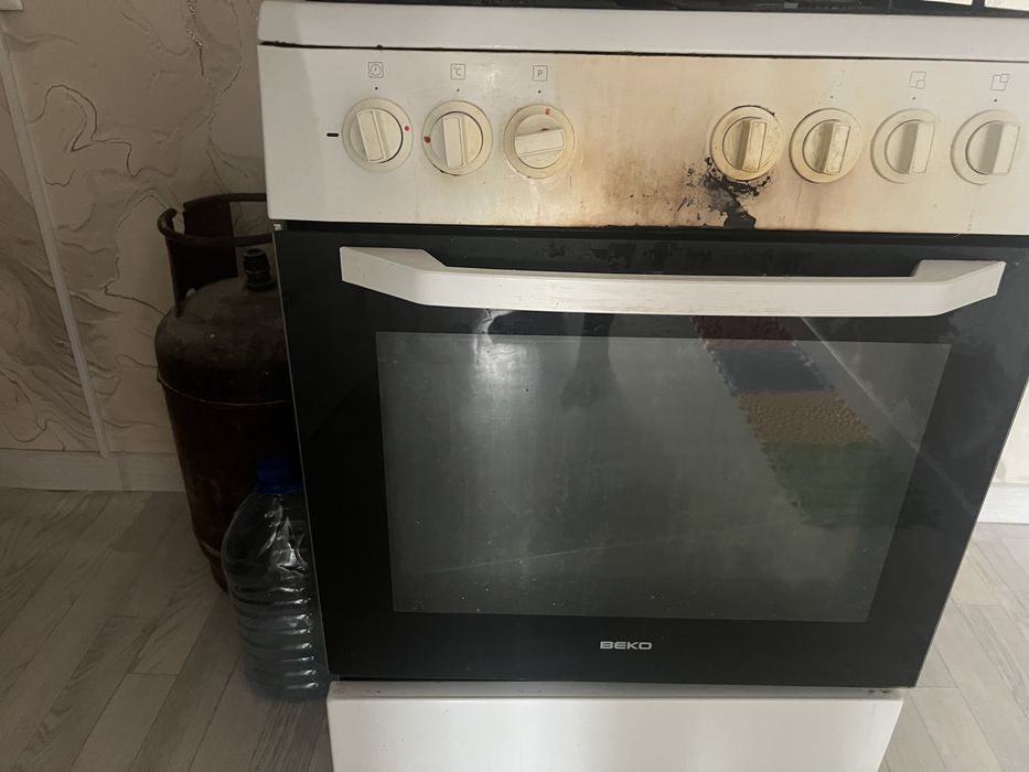 Продаю газ плиту с баллоном