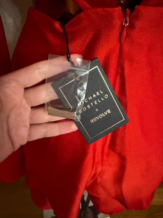 Червена рокля перфектна