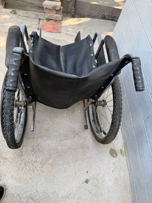 Коляска для инвалидов в хорошем состоянии