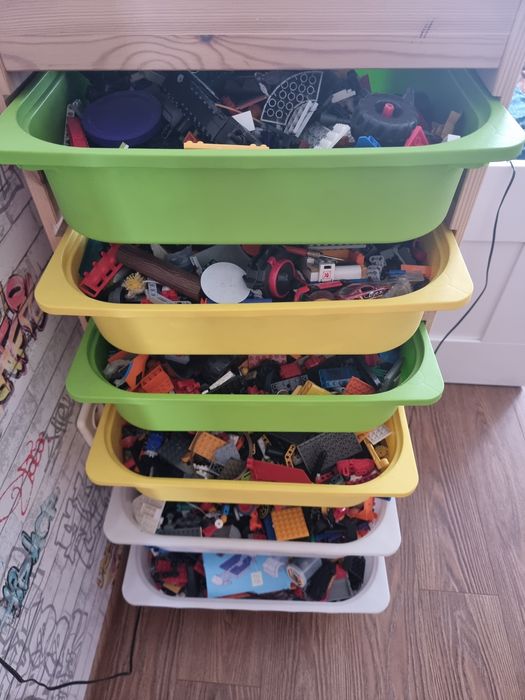 Продам конструктор Лего