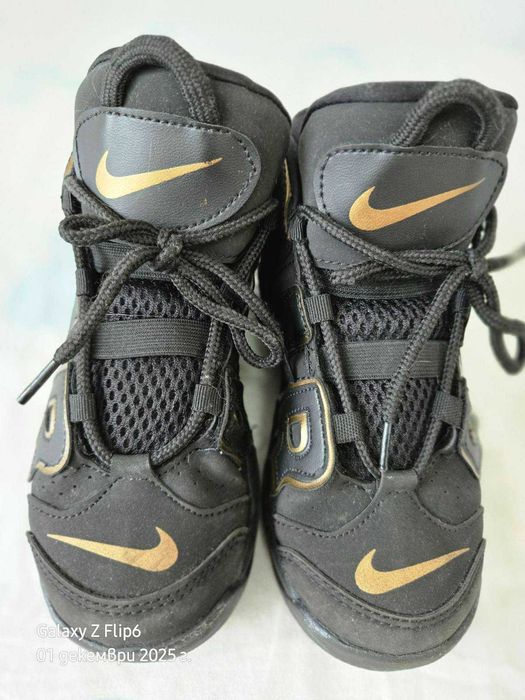 Оригинални Nike Air More Uptempo – НОВИ, размер 31 (1Y), Black/Gold