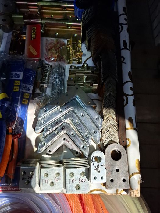 уголки мебельные и рамные.