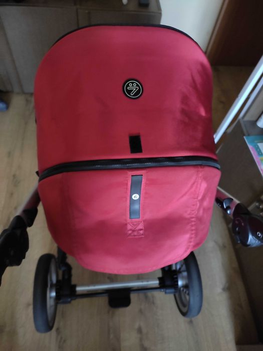 Продавам детска количка Mutsy EVO