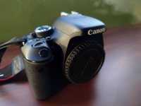 DSLR Canon EOS 600D cu obiectiv Canon EF-S 18-135 IS și accesorii