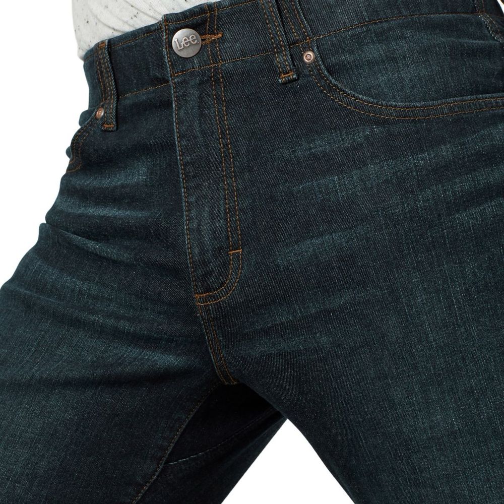 Джинсы Lee extreme motion regular fit.