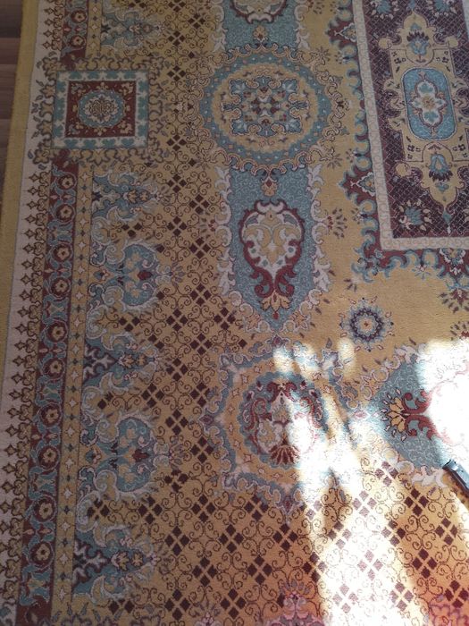 Vând covor 350×240