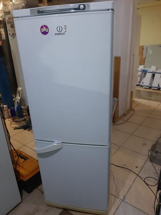 Продам холодильник INDESIT в отличном состоянии