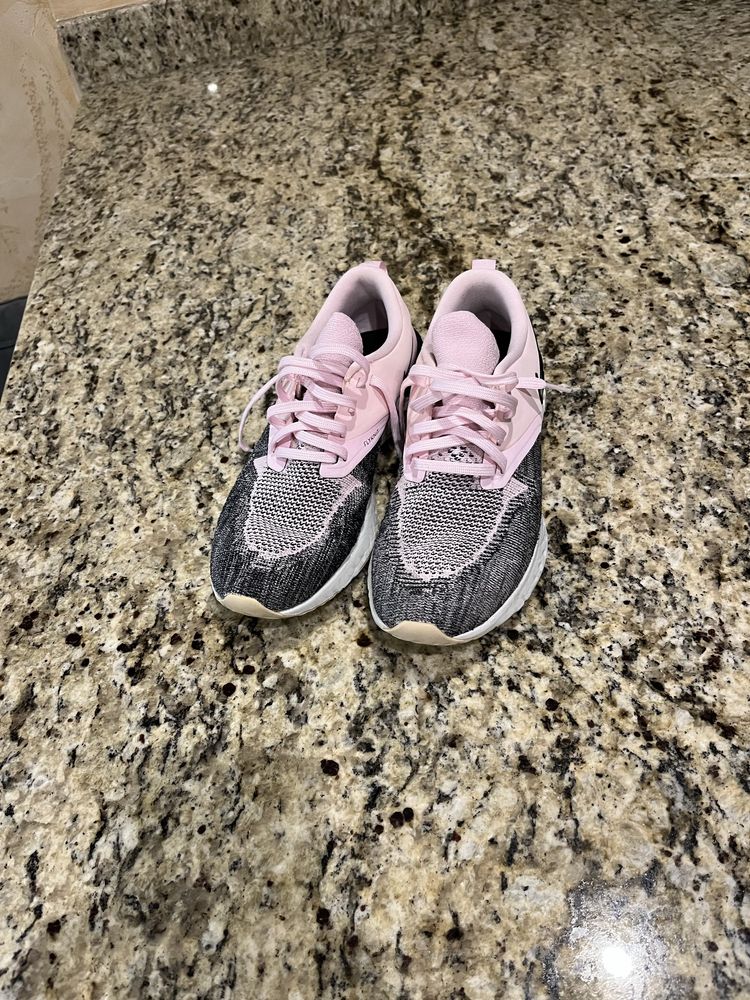NIKE Маратонки 40,5 размер