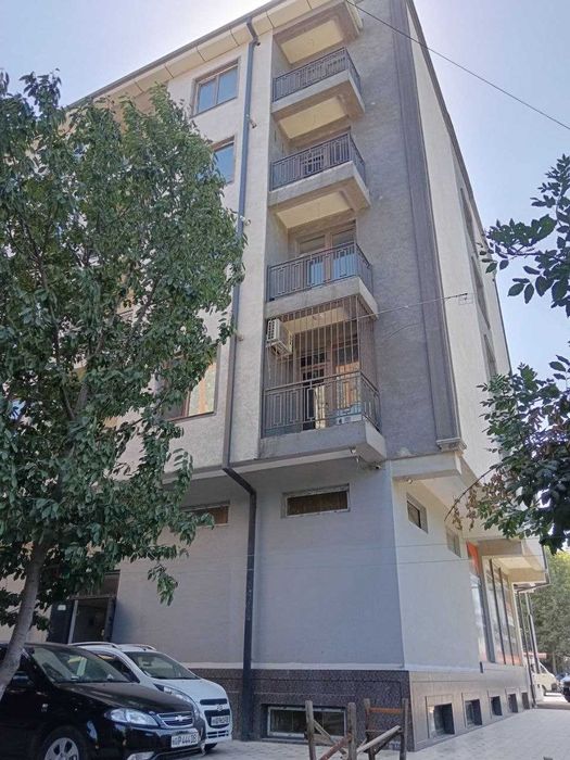 НОВОСТРОЙКА Андижон шахрида сотилади 2-та балкон,