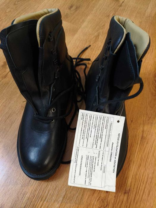 2 perechi bocanci militari marimile 44, 45