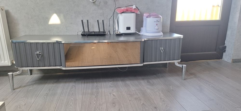 Comoda tv cu semineu electric