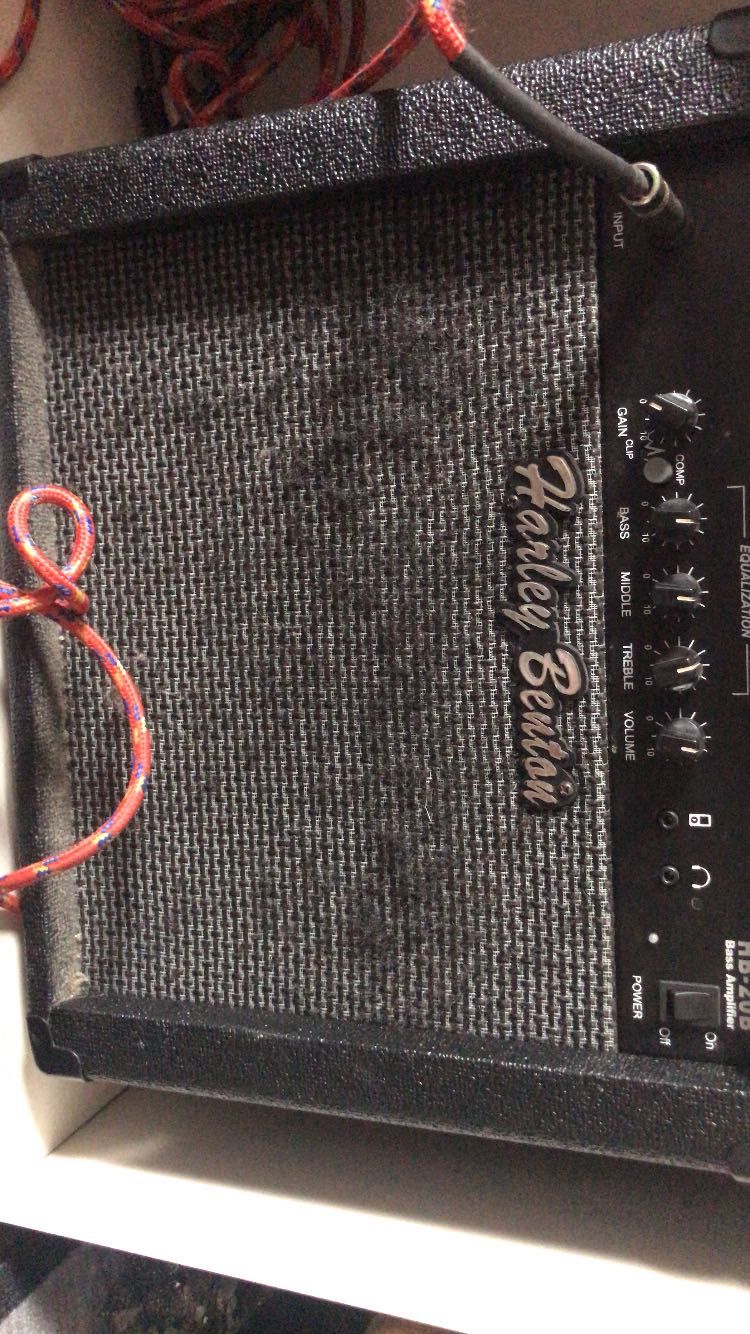 Chitara electrică Harley benton cu 8 corzi+amplificator și husa