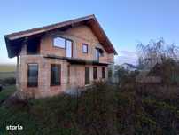 Casa la rosu cu 4 camere, 80 mp utili+teren 861 mp+teren 250 mp, zona