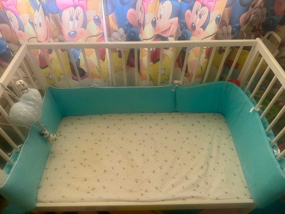 Pătuț bebe Ikea stare impecabilă saltea și perne de protecție incluse