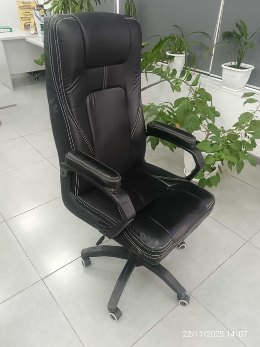 Кресло офисное кожаное