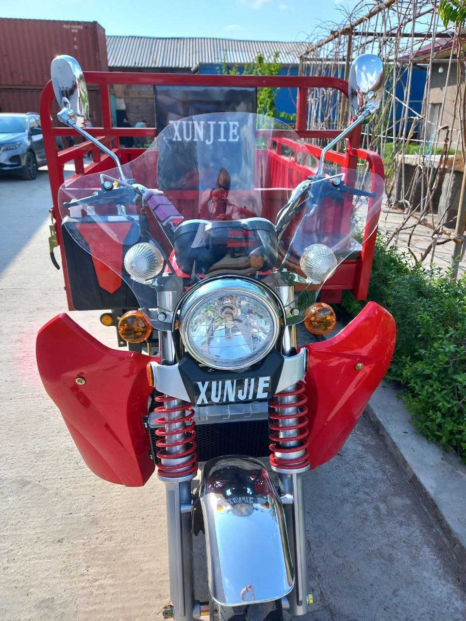 Трёхколёсный грузовой мотоцикл XUNJIE 200 CC
