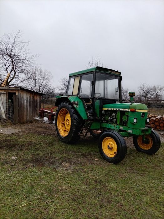 Vând John Deere 2030
