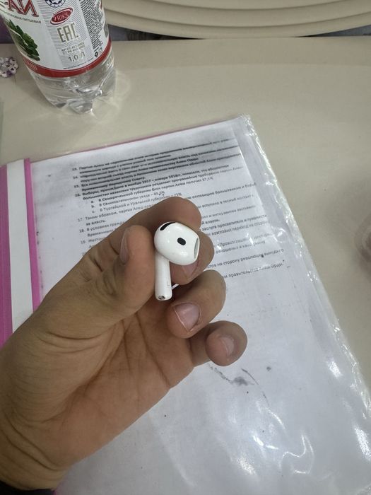 Левый наушник Airpods 4