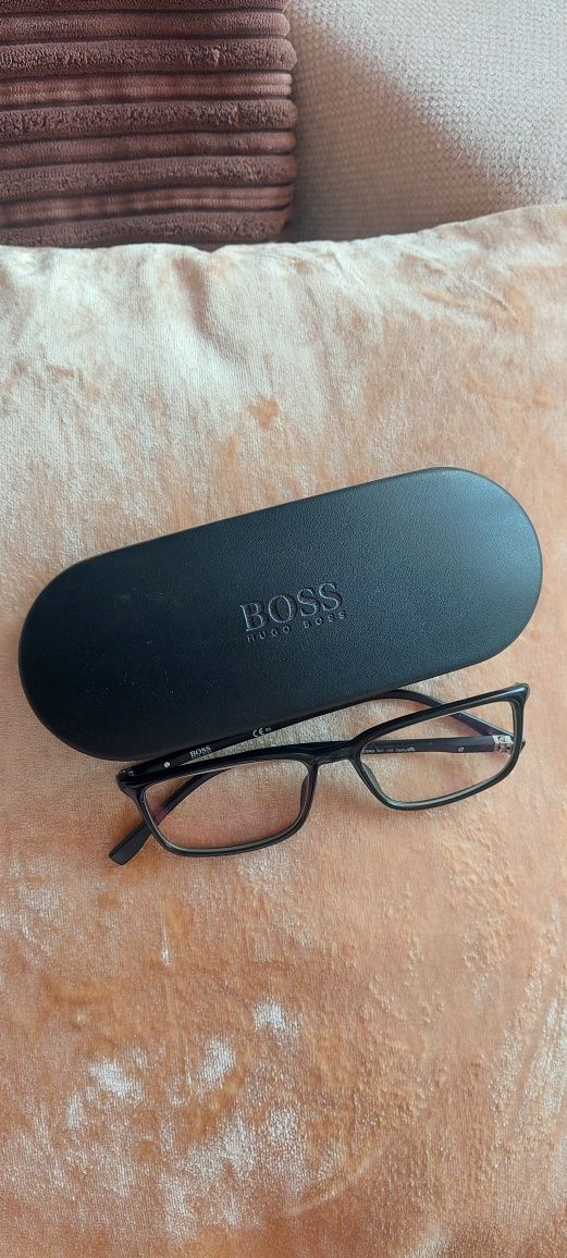 HUGO BOSS оригинален калъф и очила