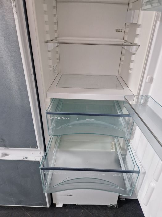 Хладилник за вграждане Miele A++