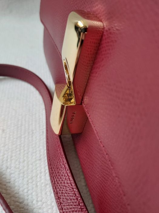 Най-добрите цени за годината!Furla Iride чанта