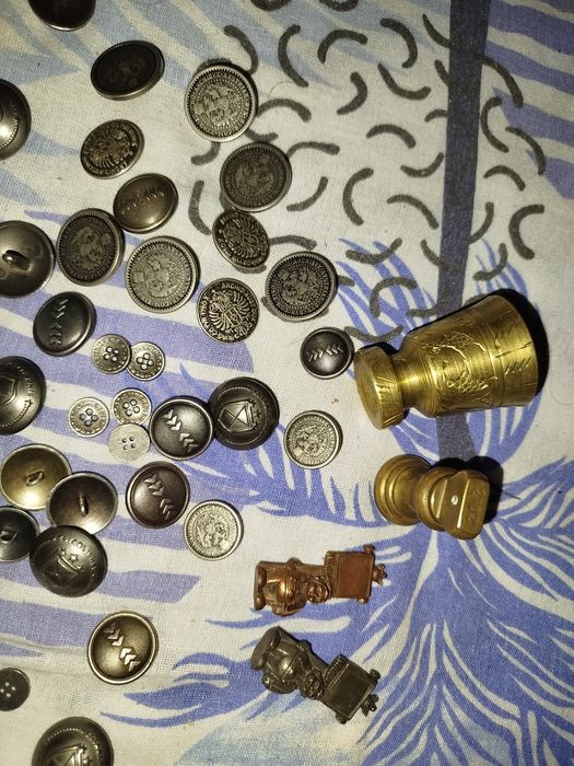 Vând nasturi militari de colecție