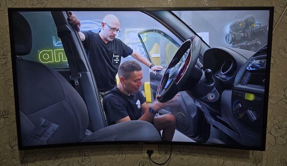 Smart TV 4K Samsung UE49MU6300U 49 дюймов 124 см серебристый-черный