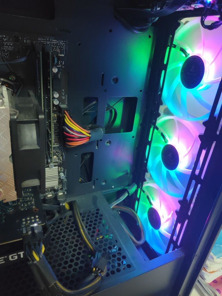 PC Gaming Mid-Range - Ryzen 5 3600 + GTX 1660 Super + 16GB RAM