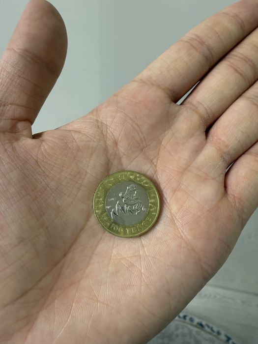 Продам коллекционную монету 100тг
