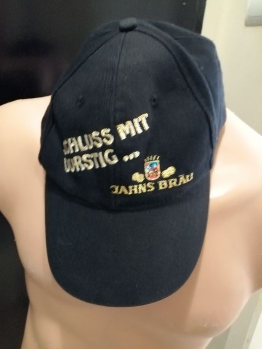 Продавам две шапки