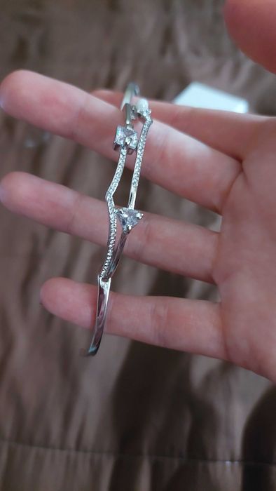 Продавам гривна, неносена