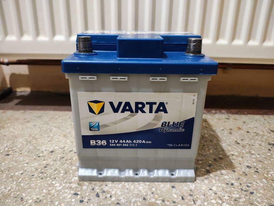 Baterie auto Varta blue 44Ah.