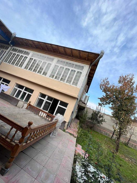 Shahrisabzda 2 qavatli uy joy-mehmonxona sotiladi – kvartira narxiga!