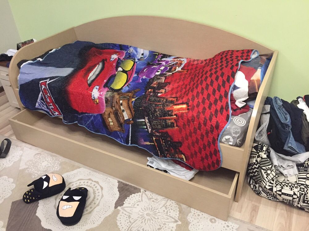 Продам двухместную подростковую кровать из МДФ