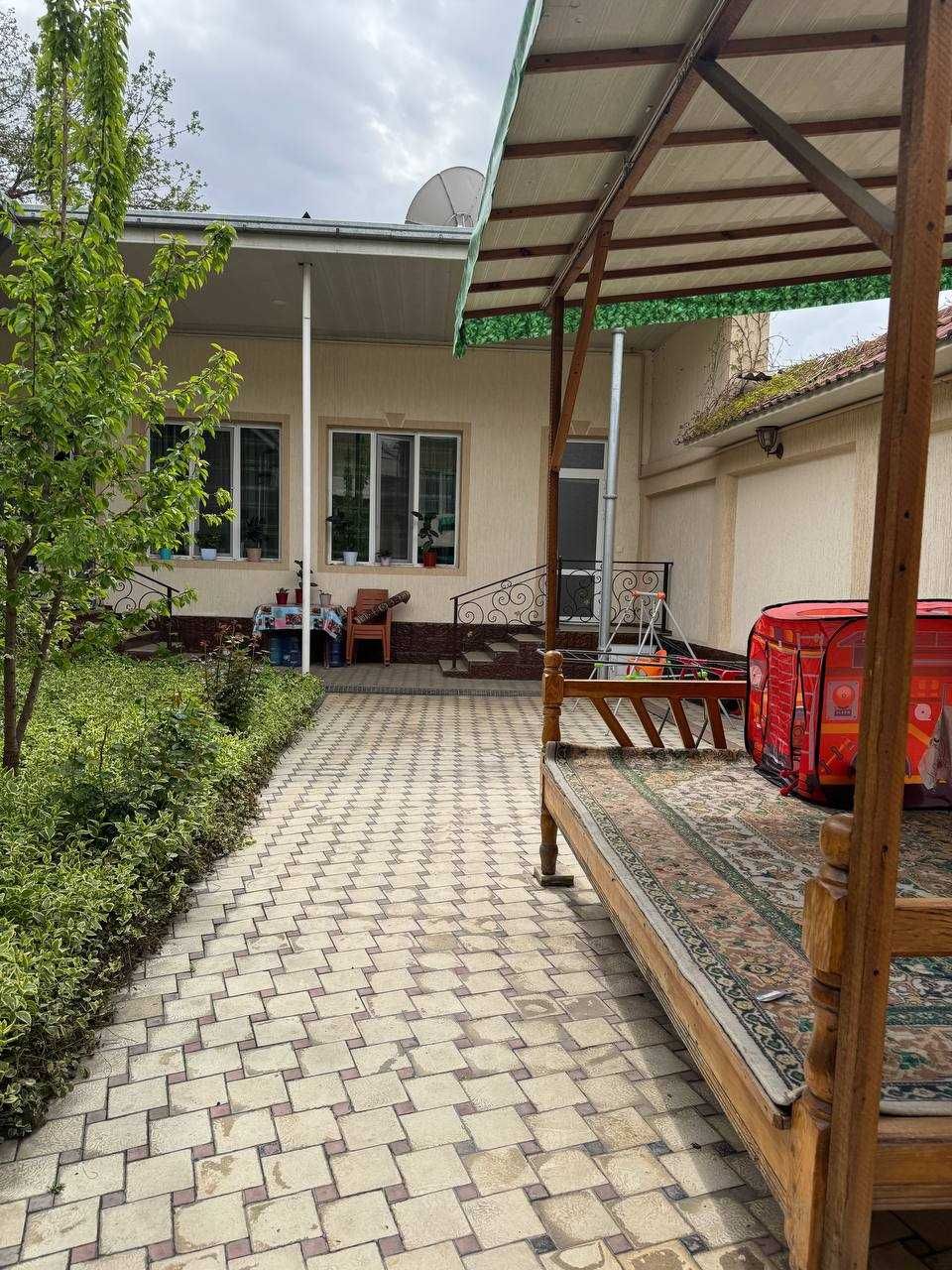 Юнусобод тумани Шахристон метроси якинида жойлашган 4.5 сотихли 8 хона
