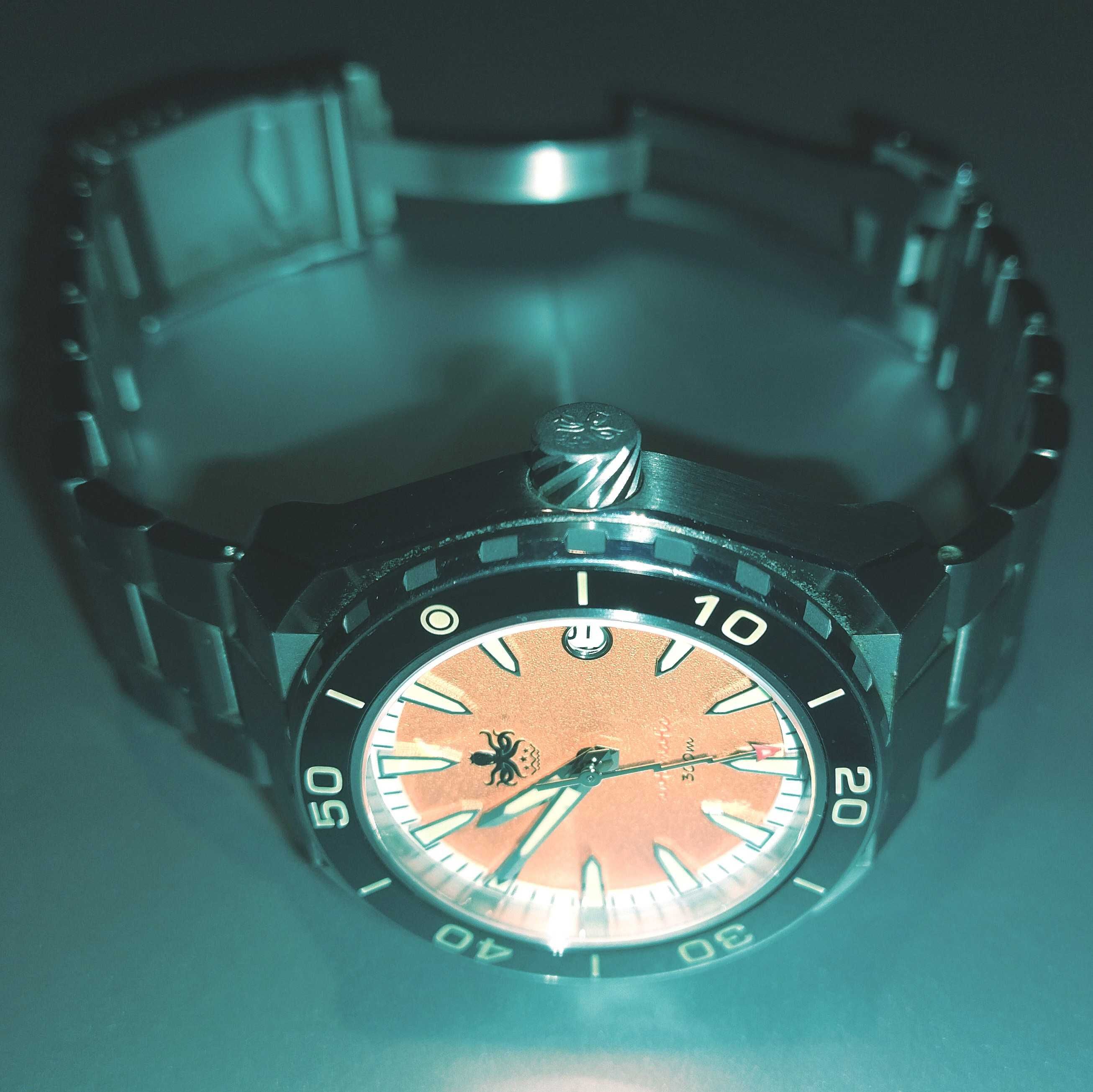 PHOIBOS 300m divers watch