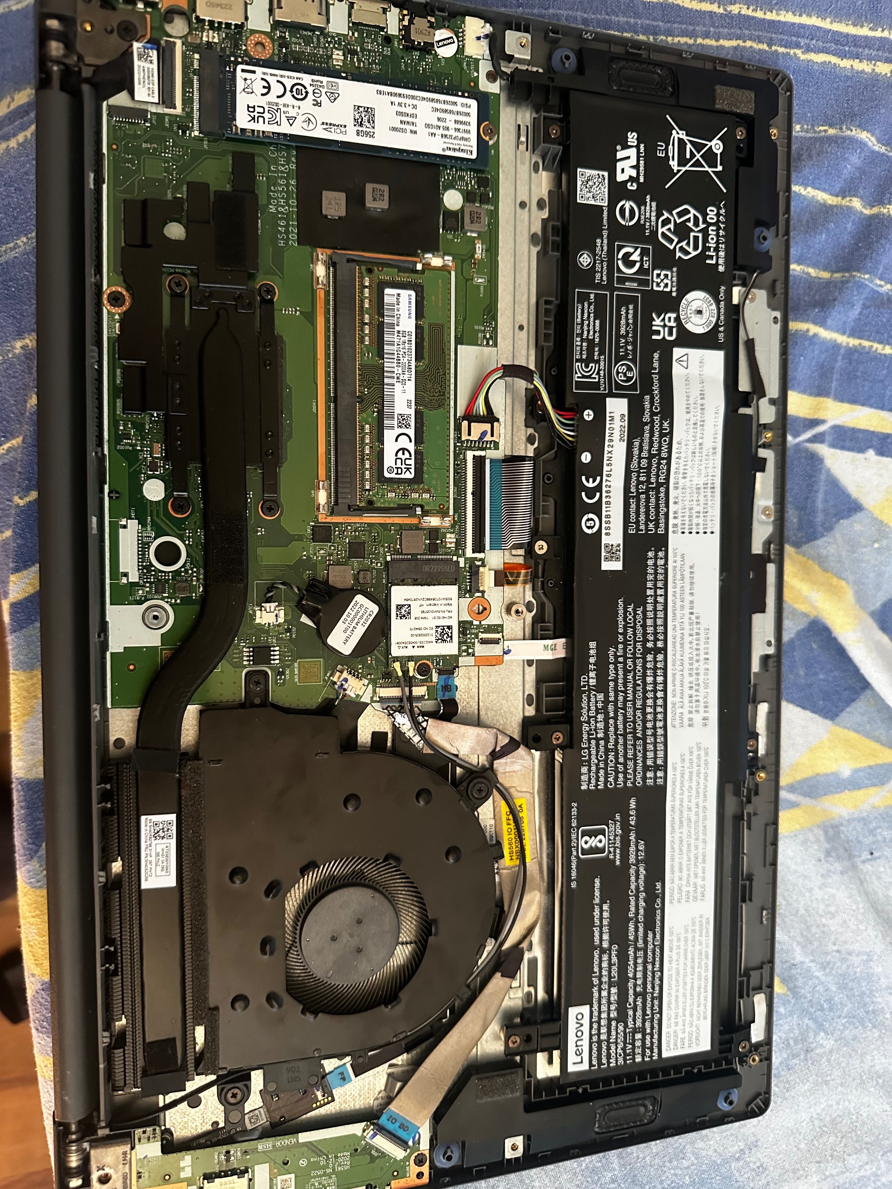 Lenovo IdeaPad 3 15ALC6 - Defect