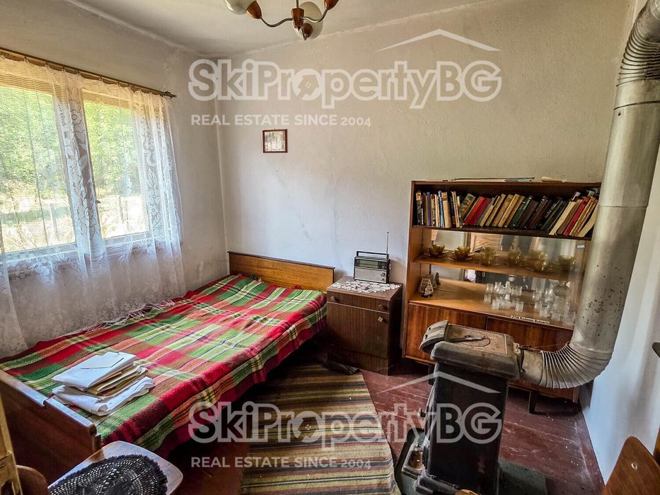 Две къщи с голяма градина в село Райово!