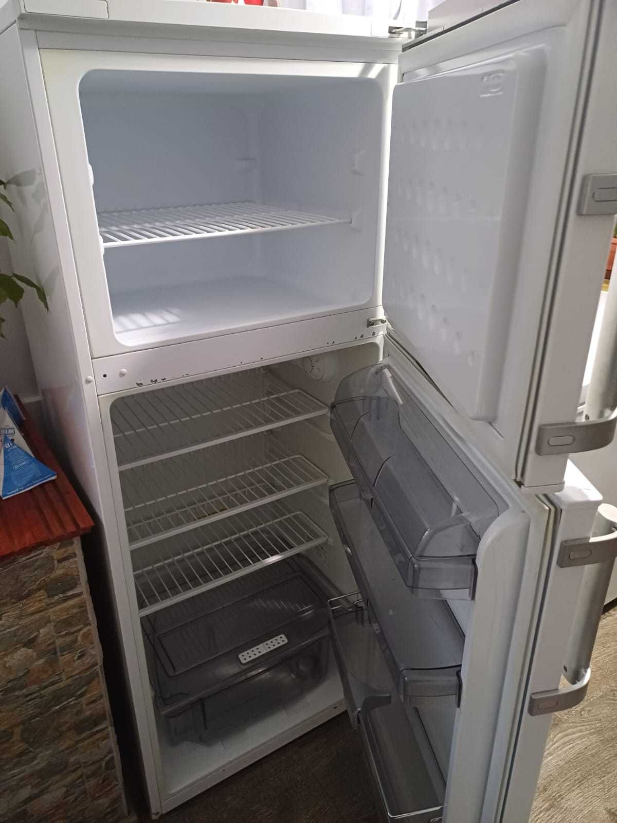 Frigider arctic+congelator