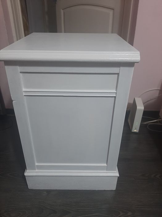 Noptiera Alba de dormitor