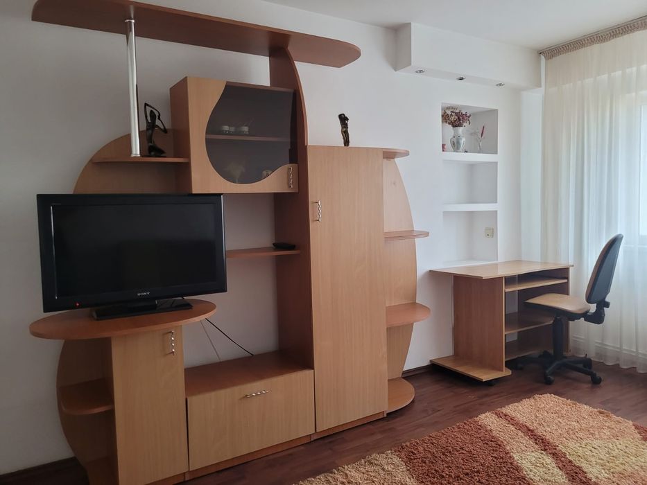 Inchiriez apartament 3 camere Rovine