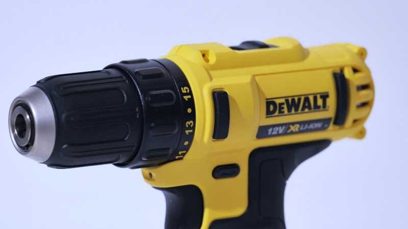 ПРОМО DeWALT DCK211C2 комплект импакт и бормашина,2 батерий и зарядно