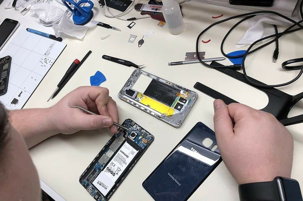 Reparatii telefoane Moreni  service gsm