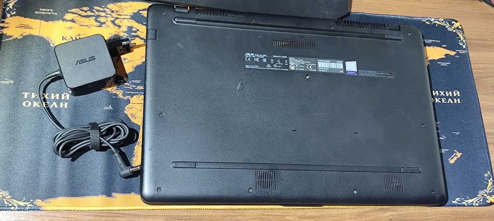 Vand Laptop Asus I3 8 GB ram DDr4 SSD 256 GB display 17.3 inch